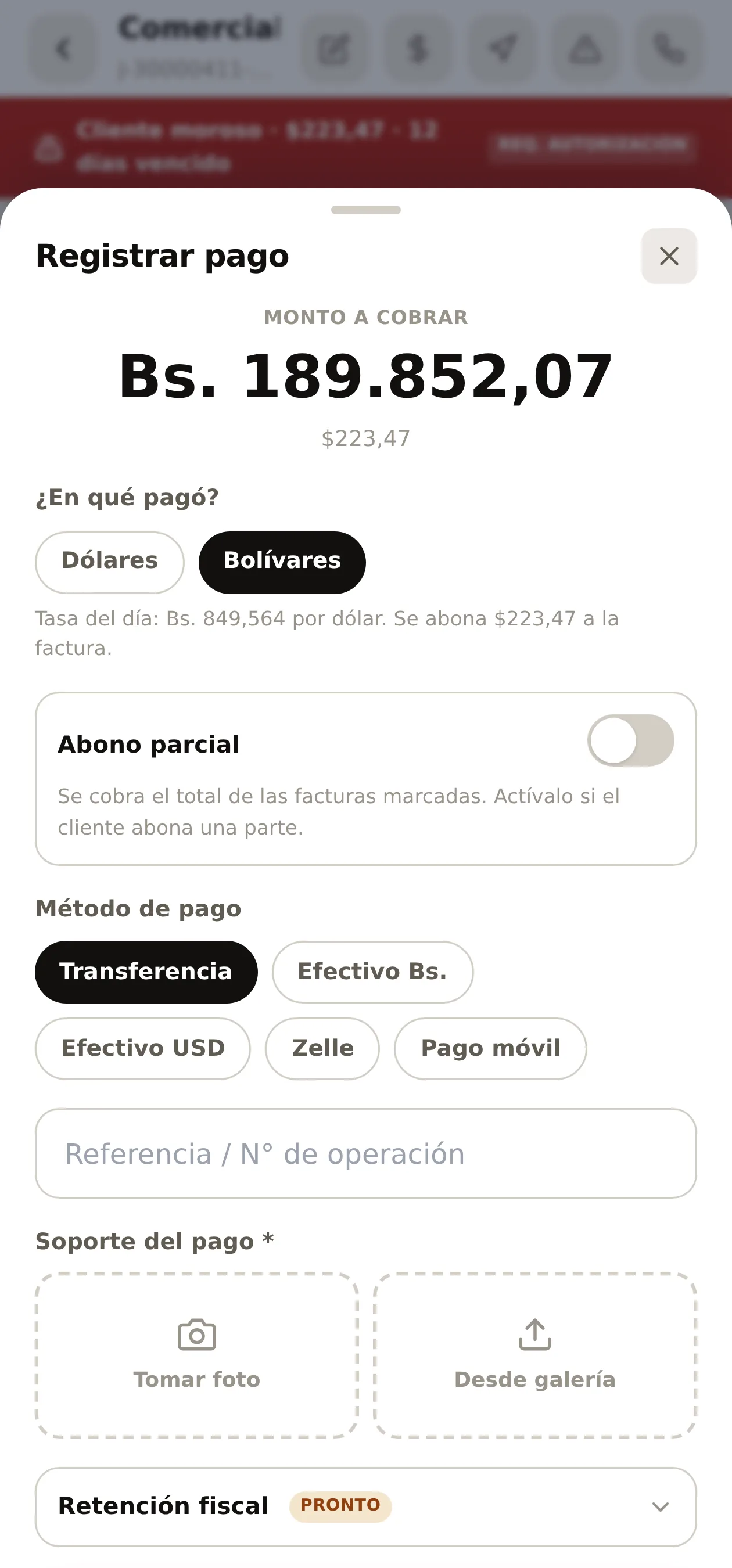 La hoja de cobro con el monto en bolívares